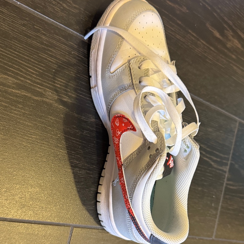 Nike Kids Lottery Dunk White, Light Gray & Red Low-Top Sneakers - Picture 6 of 9